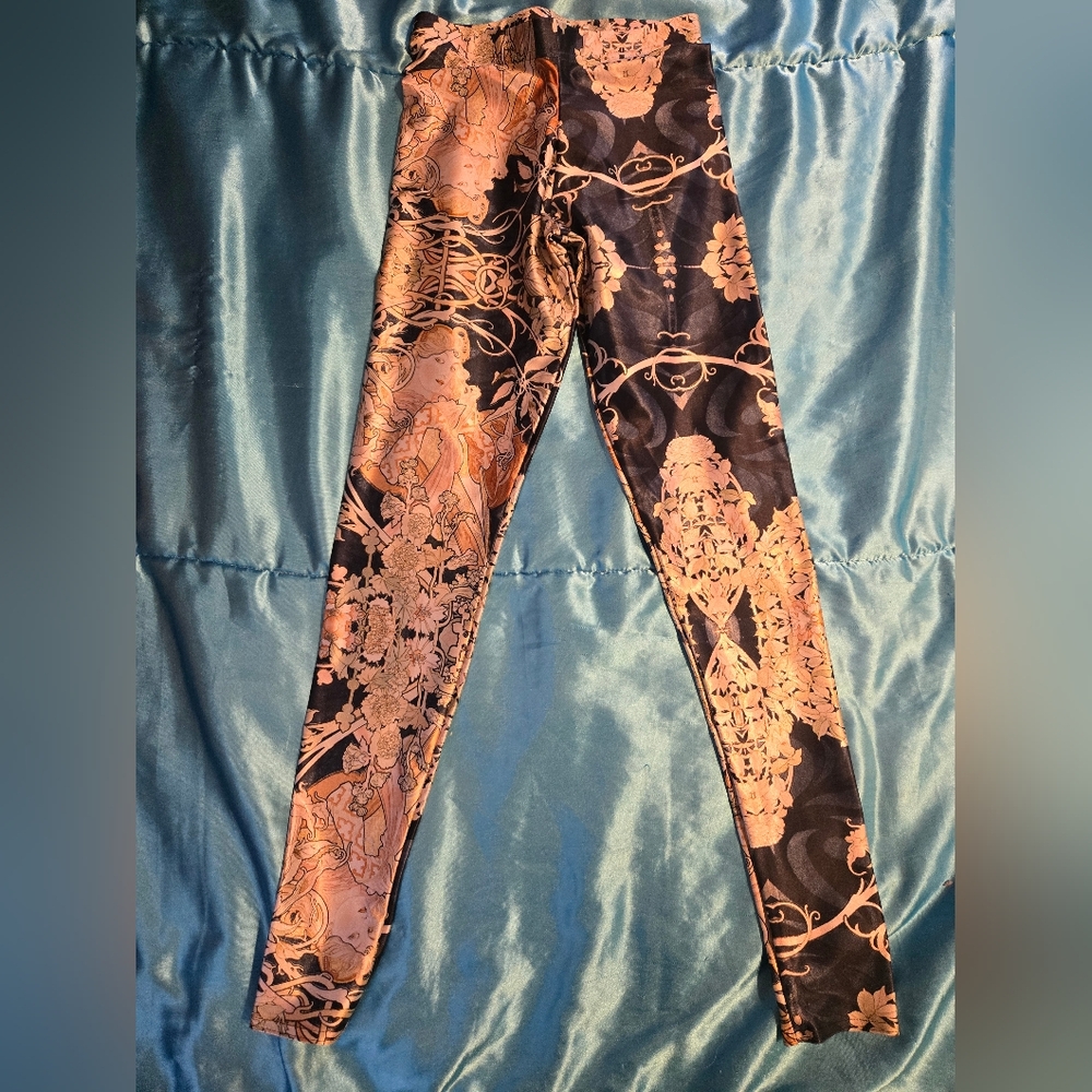 BlackMilk Art Nouveau Leggings NWT Size Small